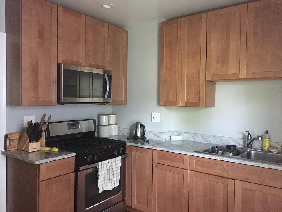 1st image of 2158 Cottage Grove Dr