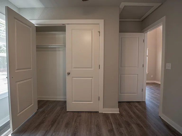 668 N Honey Locust Bnd — Photo 3