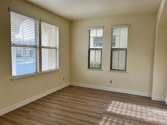 3rd image of 1643 Ballou Cir