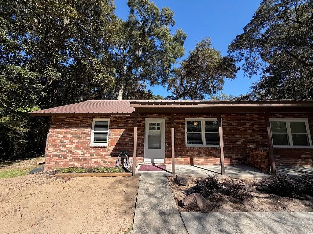 2 bed, 900 sqft, $1,300 — Photo 1