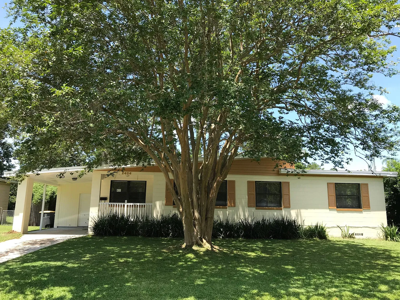 3 bed, 1175 sqft, $1,700 — Photo 2