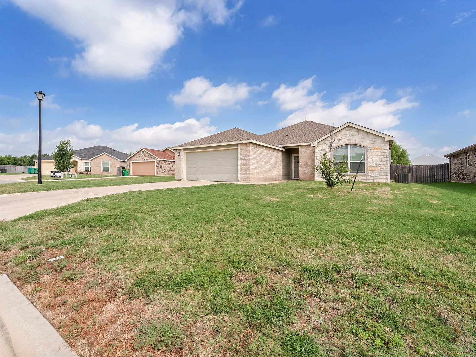 724 Liberty Valley Dr — Photo 2