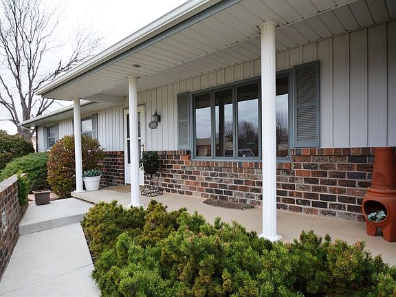 2nd image of 1203 E Labrador Blvd