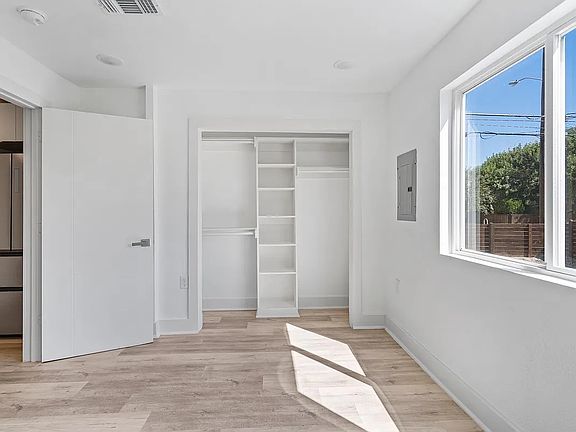 5th image of 4412 San Jacinto St #3