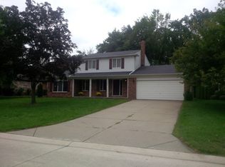 723 Medinah Dr, Rochester Hills, MI 48309