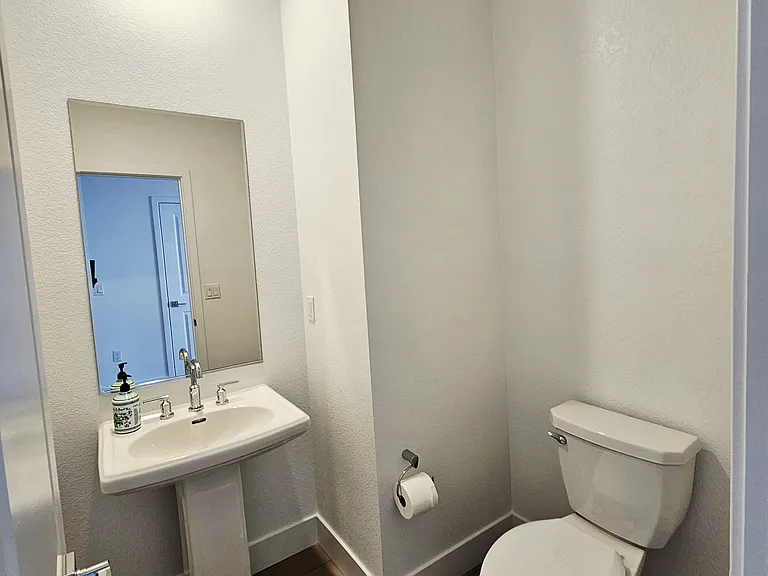 Half bathroom 1st floor