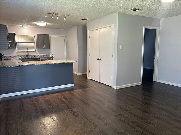 5th image of 1724 Jenkins Ln #1724