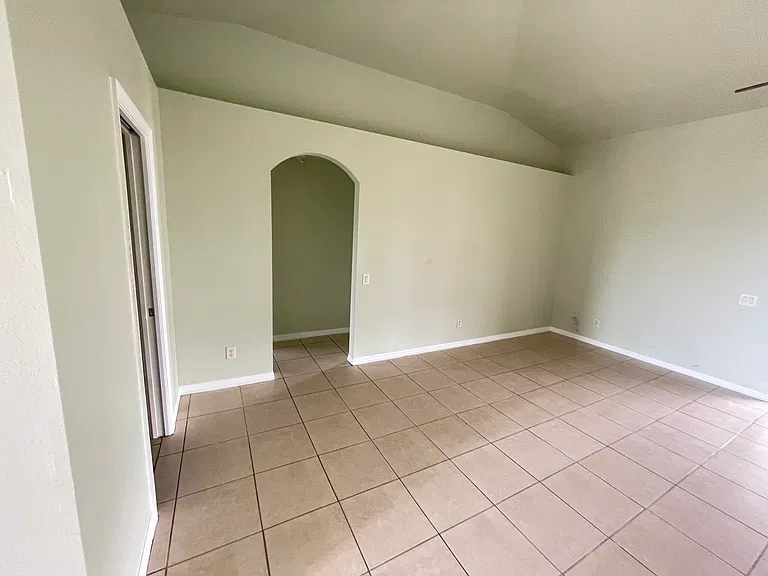 1637 NW 6th Pl — Photo 9