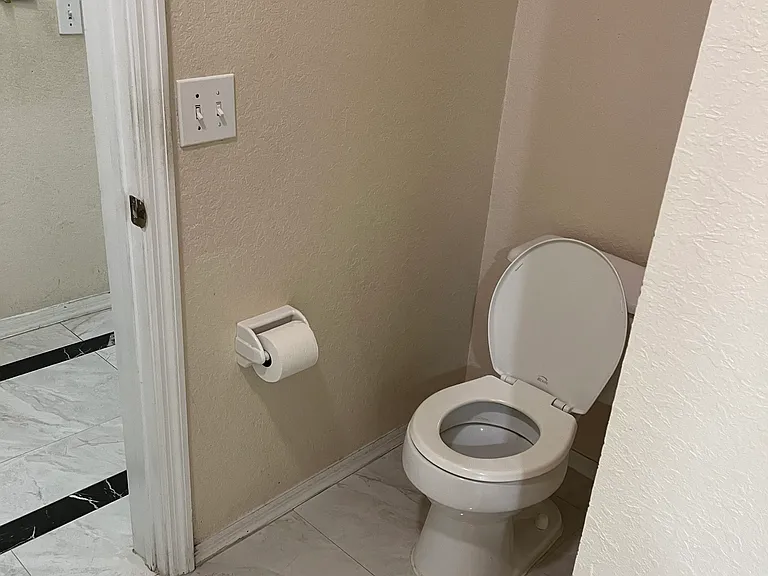 18001 Richmond Place Dr #423 — Photo 18