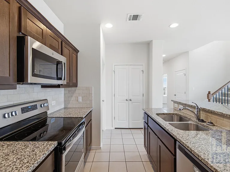 729 Manzano Ln #T3 — Photo 4