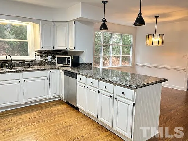 2112 N Hills Dr — Photo 6