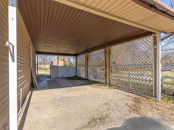 5th image of 407 Academy St