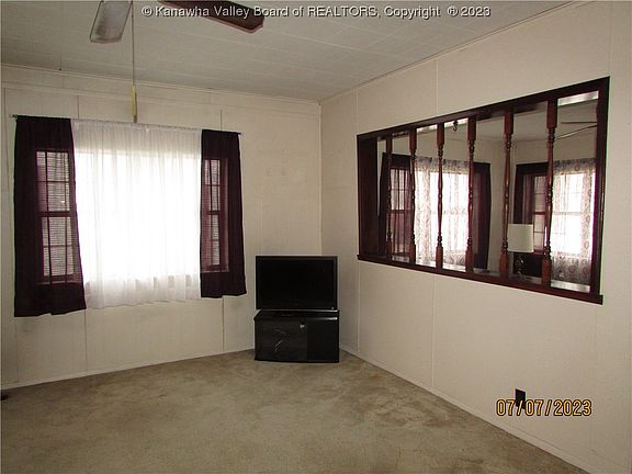 3rd image of 706 E Riverview Dr