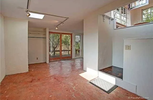 4855 Wightman St — Photo 10