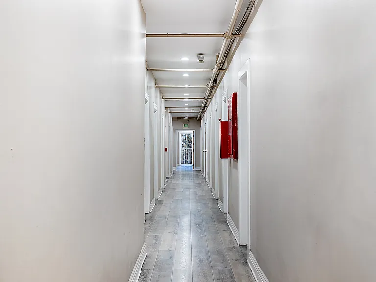 18th Street Apartments — Photo 5