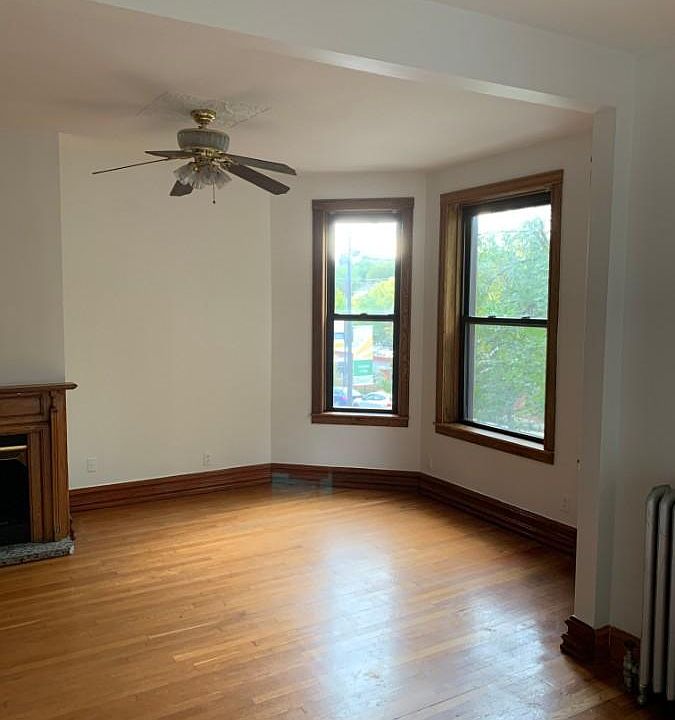 1st image of 1424 W Foster Ave