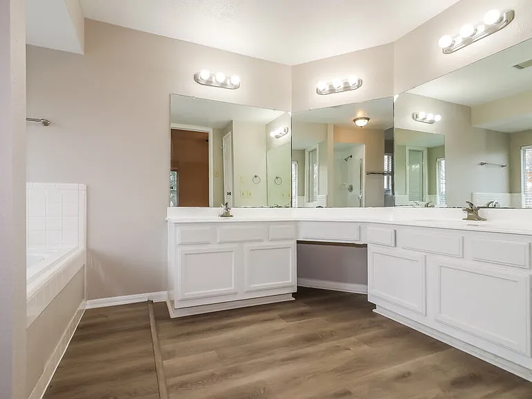 15815 Spruce River Ct — Photo 12