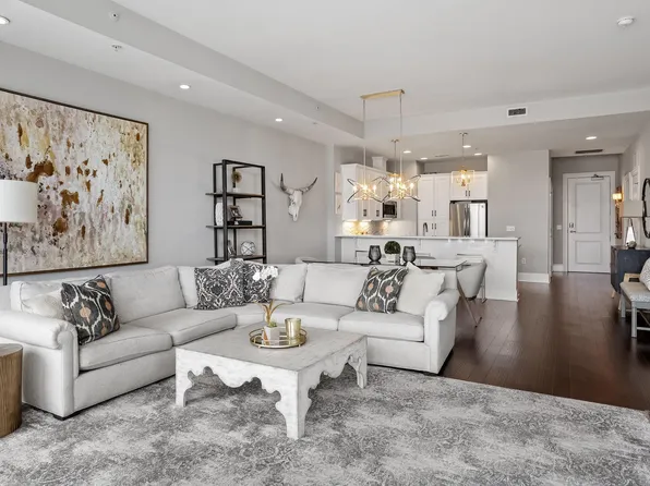 400 W North St APT 818, Raleigh, NC 27603