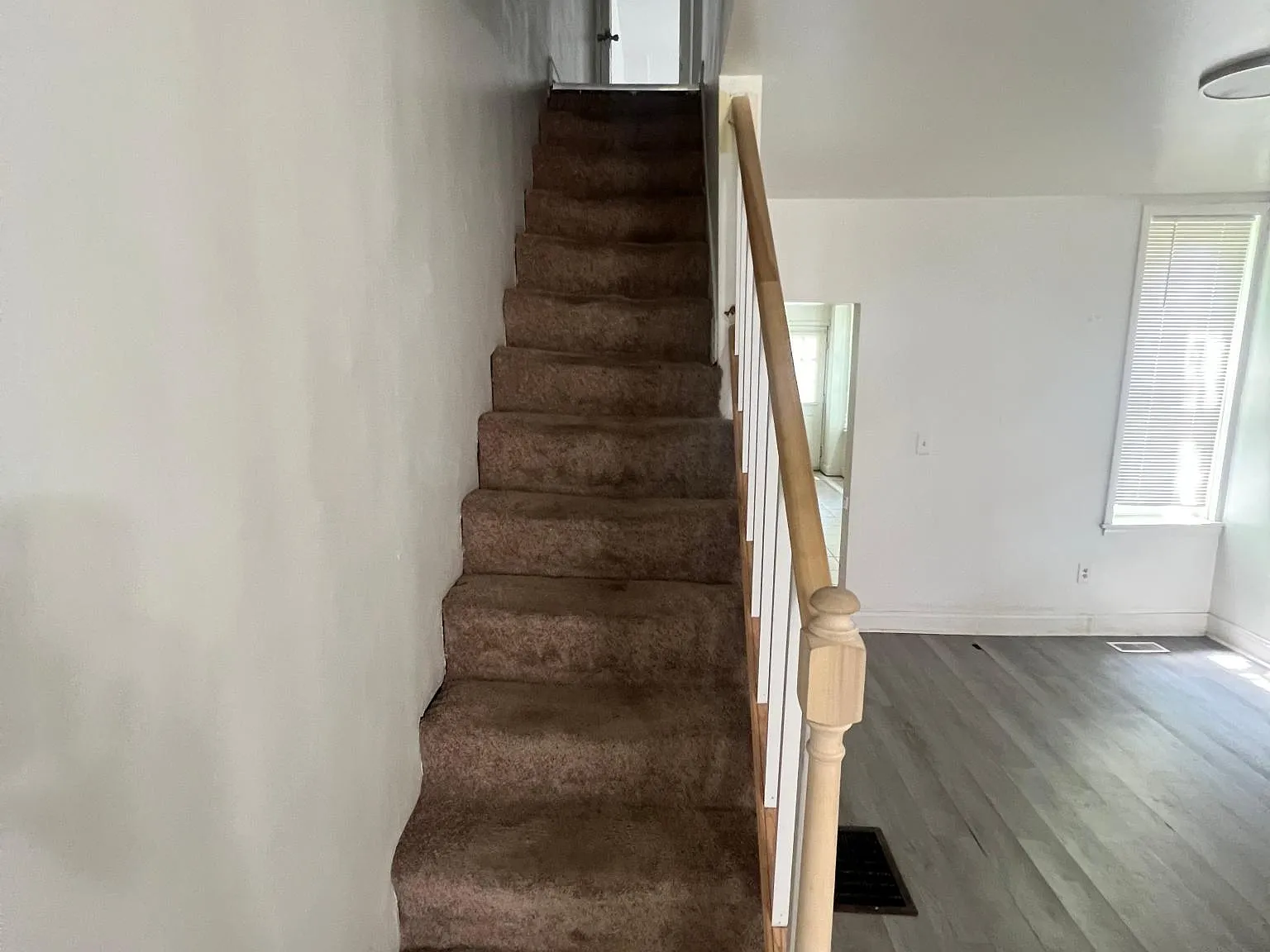 3 bed, 1054 sqft, $1,550 — Photo 3