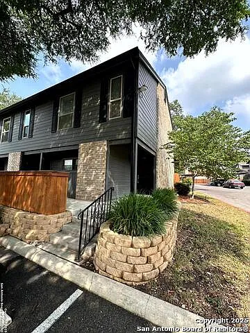 2718 Old Field Dr #804