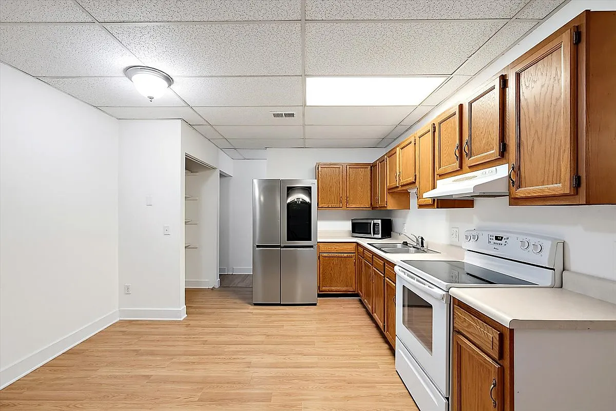 113 South Saginaw Street - B — Photo 4