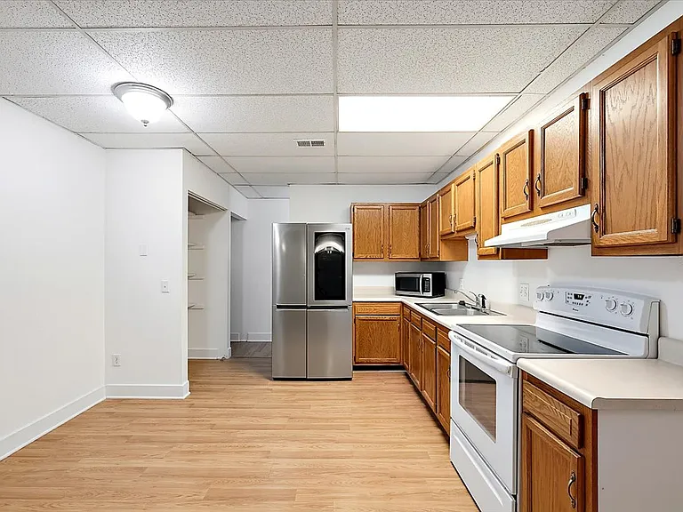113 S Saginaw St #B — Photo 4