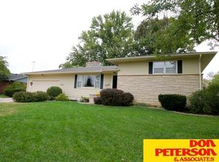 2214 Parkview Dr, Fremont, NE 68025