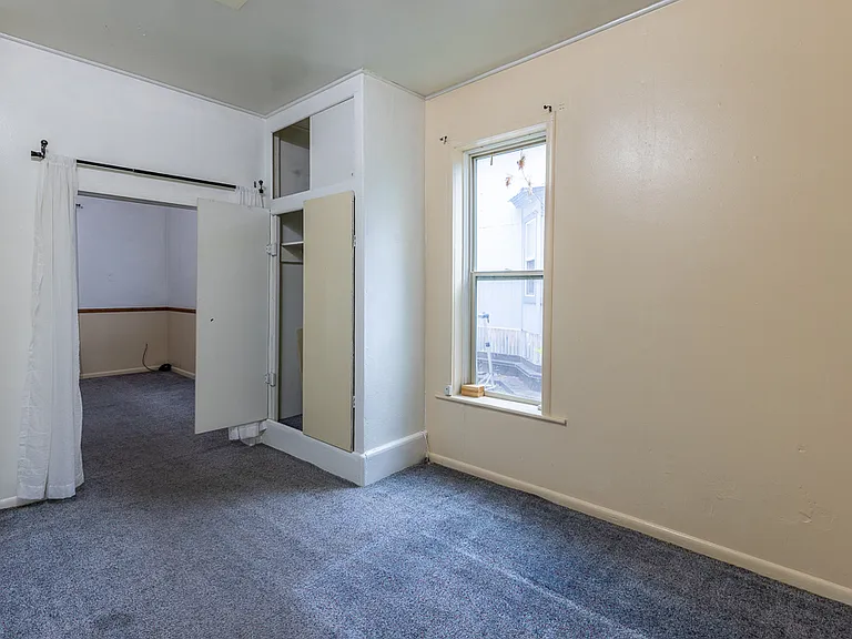 558 E 4th Ave #1 — Photo 4