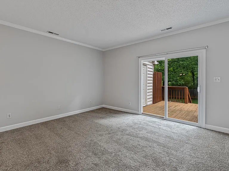 1810 Oakcrest Ct — Photo 16