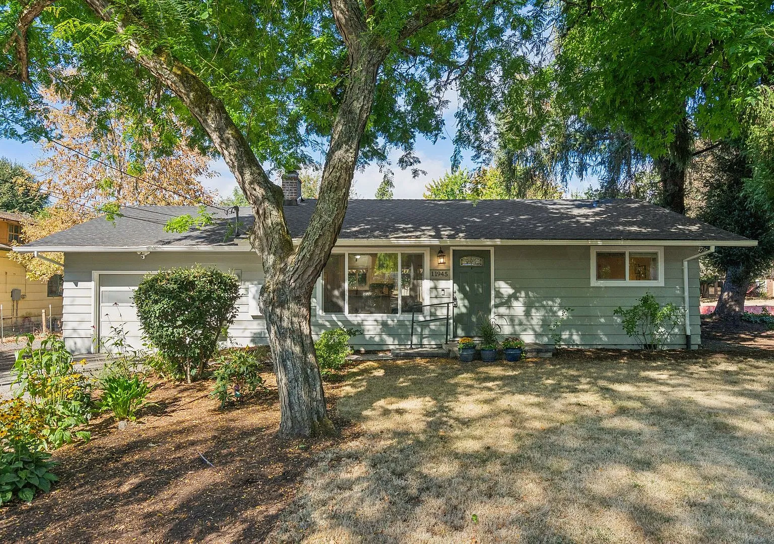 Available NOW!! Charming Tigard One Level Solar=Low Electric Bill! Fenced Yard 1 Small Pet OK 6 M... — Photo 1