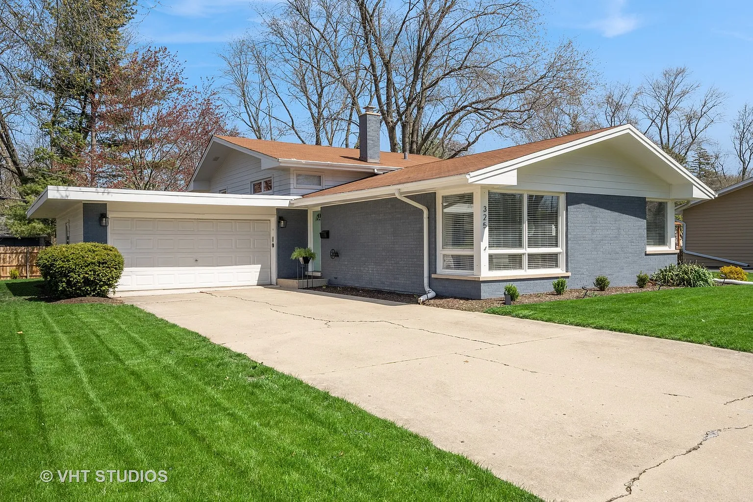 325 Tamarack Ave photo 1