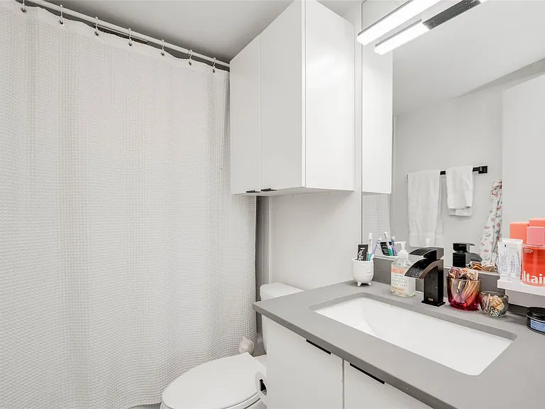 400 E 30th St #105 — Photo 22