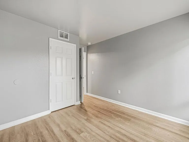2536 White Oak Pl #5 — Photo 17