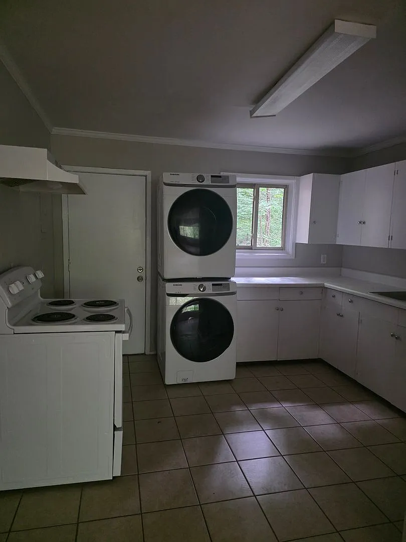 1617 Old Oxford Rd — Photo 3