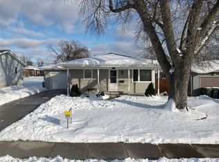 2401 Victoria Dr SW, Cedar Rapids, IA 52404