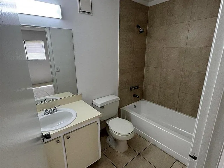 417 Palm Cir E #417 — Photo 21
