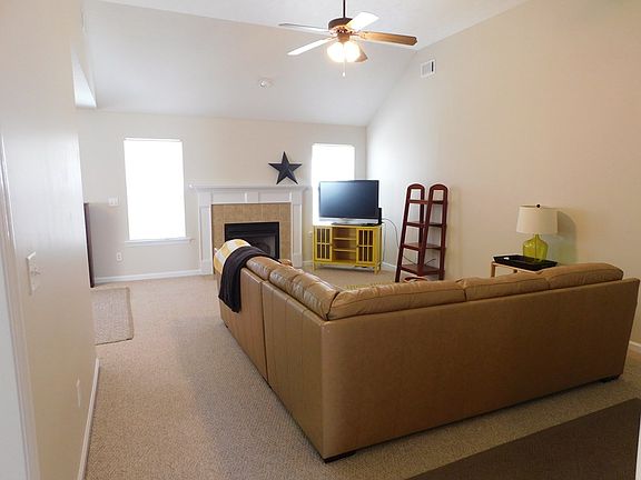 4th image of 909 Watsonia Dr