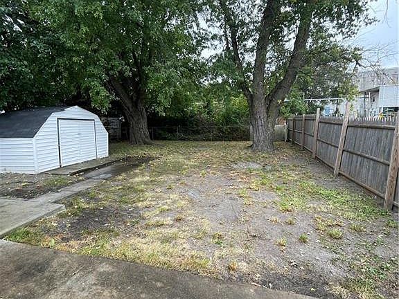 4th image of 1304 Utah St