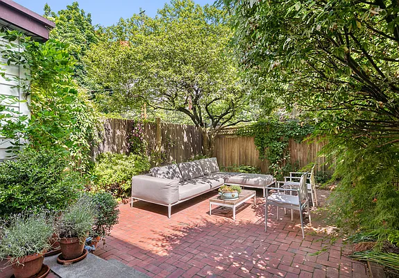 Sold by Compass | media 10