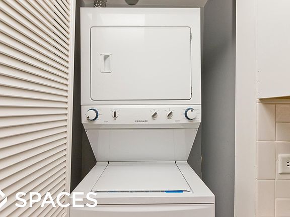 5th image of 2645 N Washtenaw Ave APT 2