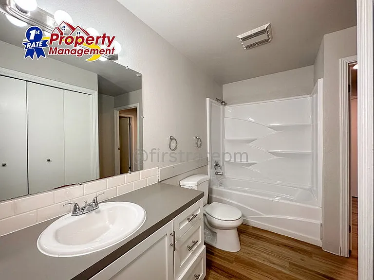 4824 W Blodgett Ln #202 — Photo 14