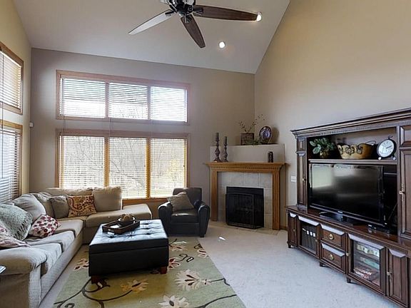 4th image of 238 S Eagle Glen Trl