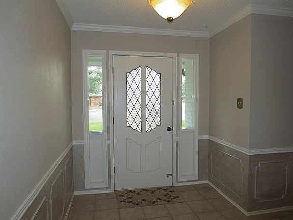 2nd image of 2400 Auburn Pl