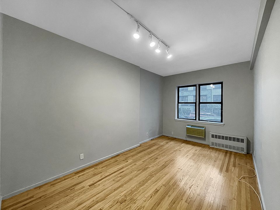 1st image of 207 E 15th St APT 1C