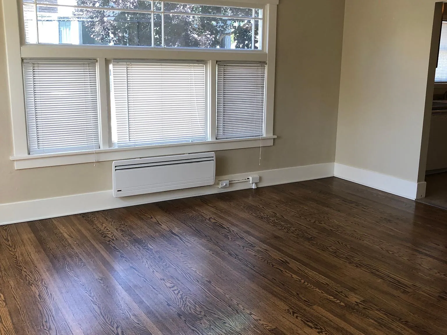 2 bed, 850 sqft, $2,700 — Photo 3
