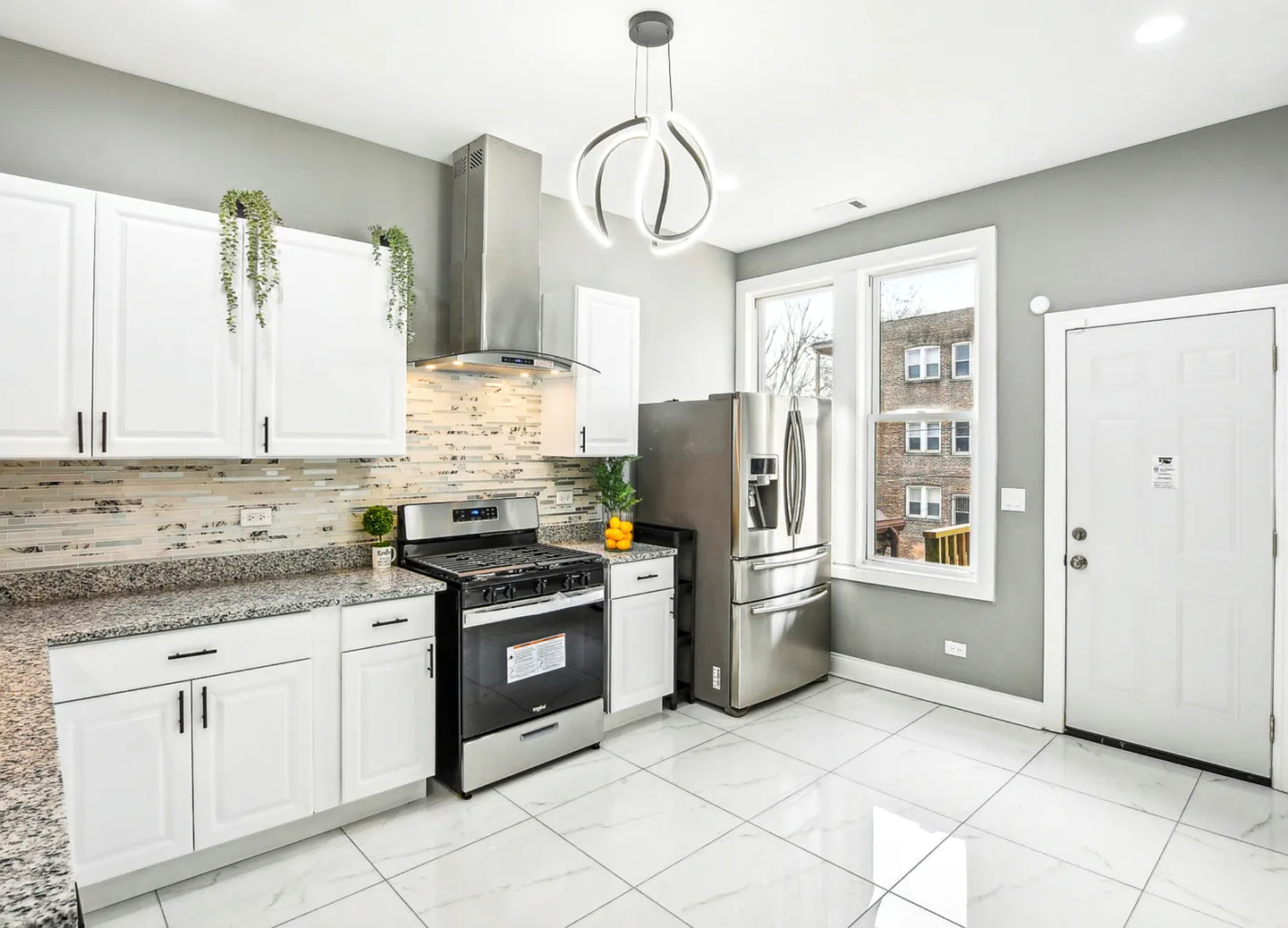 3 bed, 1100 sqft, $1,950 — Photo 3