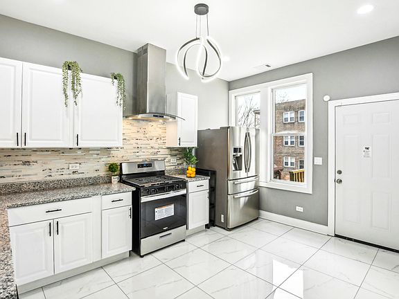 3rd image of 1806 S Trumbull Ave #3