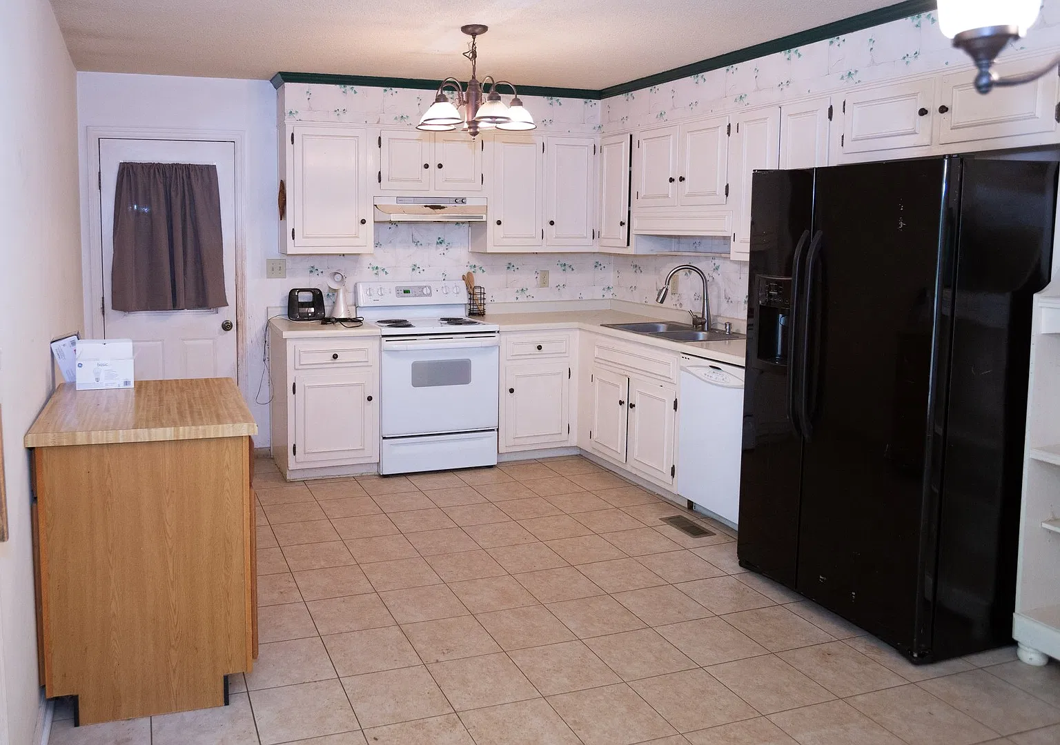 Available 3/2 house in Green Acres! — Photo 1