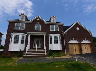 39 Sheller Dr, Monroe Township, NJ 08831