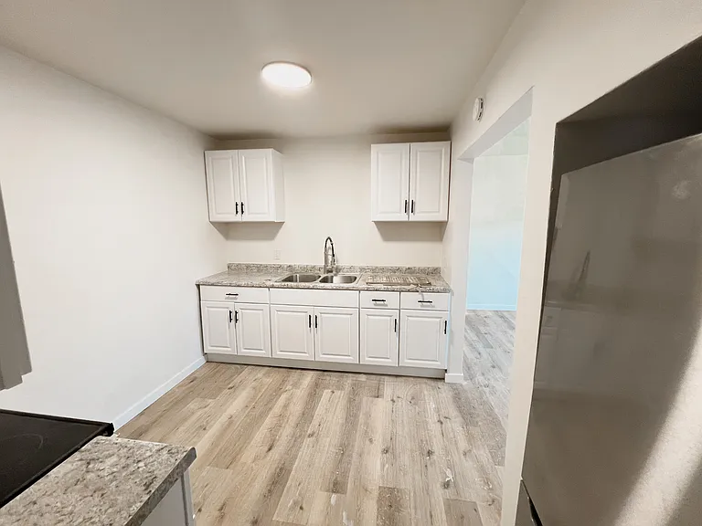 1719 Dewey St #1719 — Photo 2